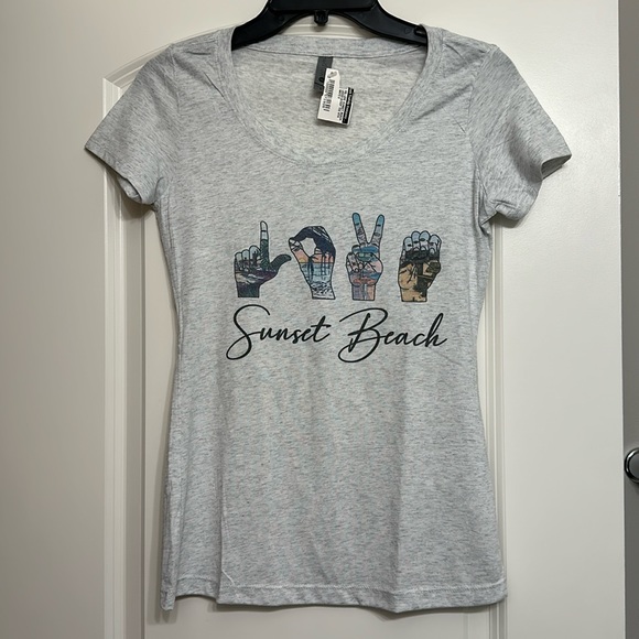 NWT Sunset Beach, North Carolina Women’s ASL “LOVE” Short Sleeve T-Shirt - Picture 1 of 4